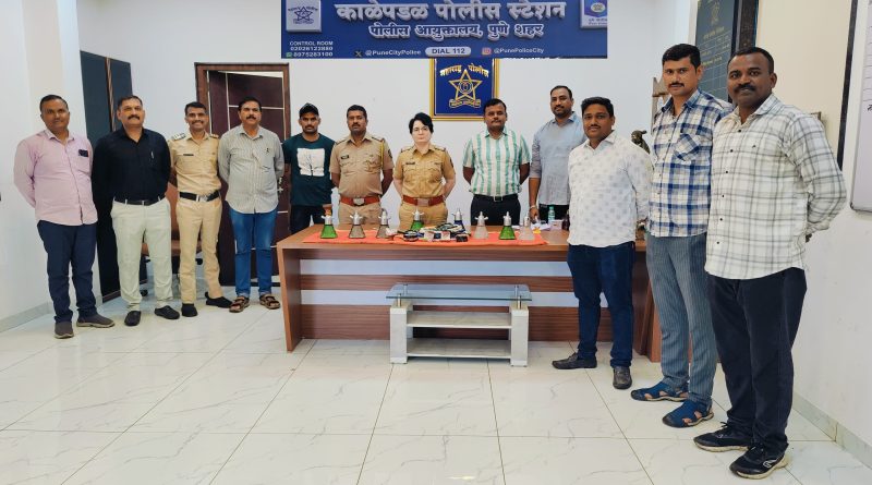 हुक्का शौकिनांना काळेपडळ पोलिसांचा मोठा झटका; ७५ लाख ८० हजारांच्या मुद्देमालासह आरोपी अटकेत! हुक्का शौकिनांना काळेपडळ पोलिसांचा मोठा झटका; ७५ लाख ८० हजारांच्या मुद्देमालासह आरोपी अटकेत!
